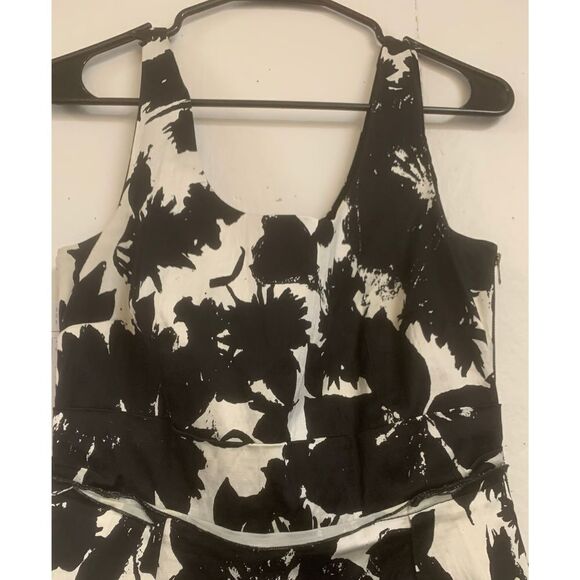 Beautiful Floral patterned high quality dress - Picture 3 of 5